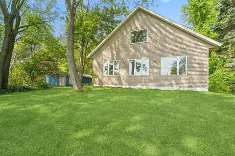 4472 Oakland Ln, Oconto, WI 54153