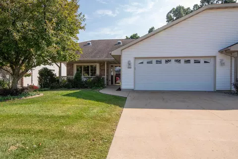 2441 Patriot Ln, Oshkosh, WI 54904
