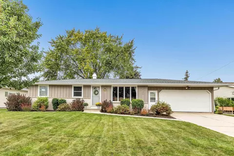 429 Manchester Dr, Green Bay, WI 54303