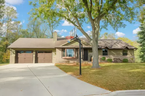 2389 Curtis Ct, Green Bay, WI 54311