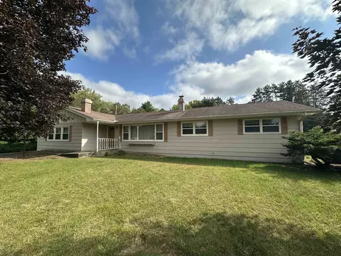 820 Colligan Ave, Wild Rose, WI 54984
