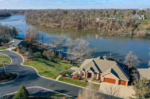 hidden acres court, Appleton, WI 54915