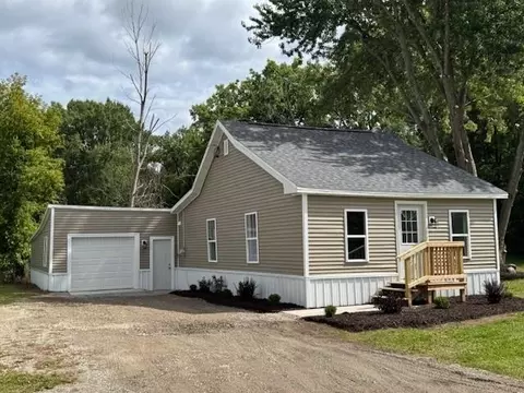 206 Turner Ave, Oconto, WI 54153