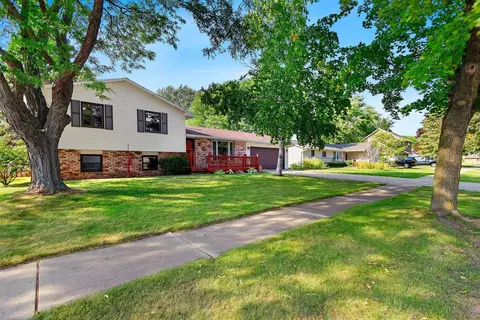 1734 Revere Trl, De Pere, WI 54115