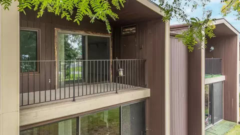 1699 Alcan Dr #214, Menasha, WI 54952