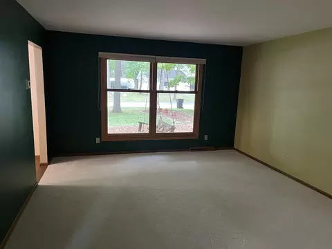 Living - 1118 E Grant St, Appleton, WI 54911 photo 2 of 4
