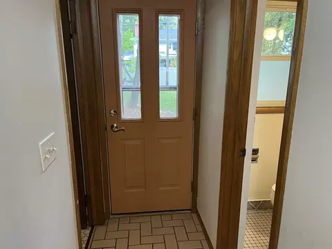 Entry Way - 1118 E Grant St, Appleton, WI 54911 photo 2 of 3