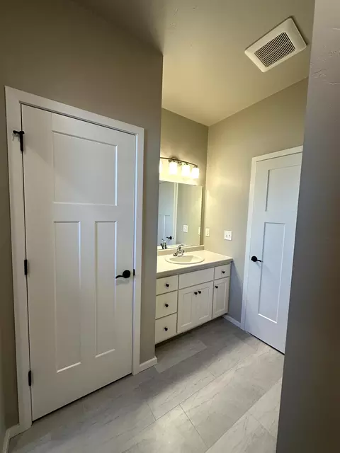 Bath - W6539 E Steamboat Lane, Appleton, WI 54915 photo 1 of 2