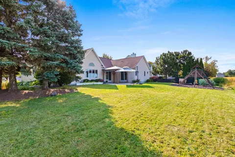 Exterior - 4715 N Brookshire Dr, Appleton, WI 54913 photo 3 of 7