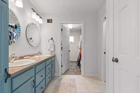Bath - 4715 N Brookshire Dr, Appleton, WI 54913 photo 3 of 4