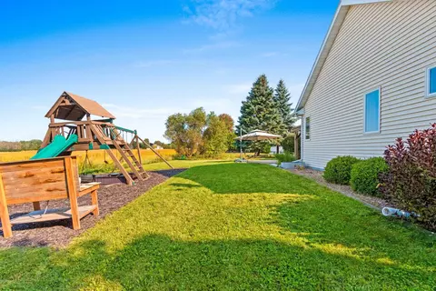 Exterior - 4715 N Brookshire Dr, Appleton, WI 54913 photo 5 of 7