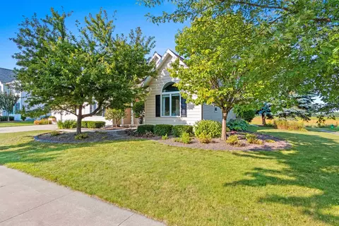 Exterior - 4715 N Brookshire Dr, Appleton, WI 54913 photo 6 of 7