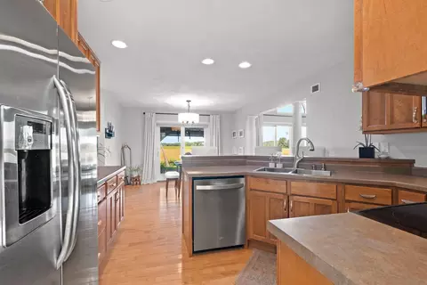 Kitchen - 4715 N Brookshire Dr, Appleton, WI 54913 photo 1 of 4