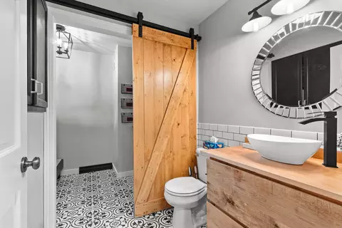 Bath - 4715 N Brookshire Dr, Appleton, WI 54913 photo 1 of 4