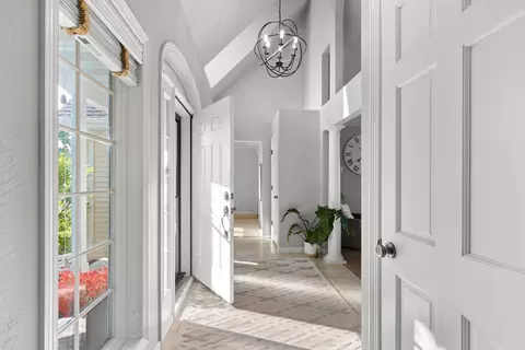 Entry Way - 4715 N Brookshire Dr, Appleton, WI 54913 photo 1 of 7