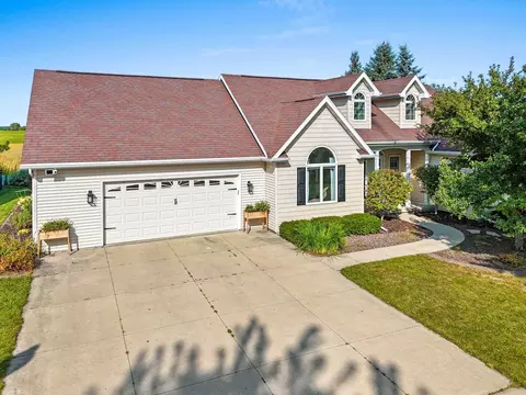 4715 N Brookshire Dr, Appleton, WI 54913