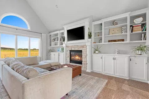 Living - 4715 N Brookshire Dr, Appleton, WI 54913 photo 1 of 3