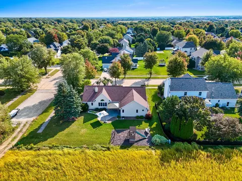 View/Area - 4715 N Brookshire Dr, Appleton, WI 54913 photo 3 of 7