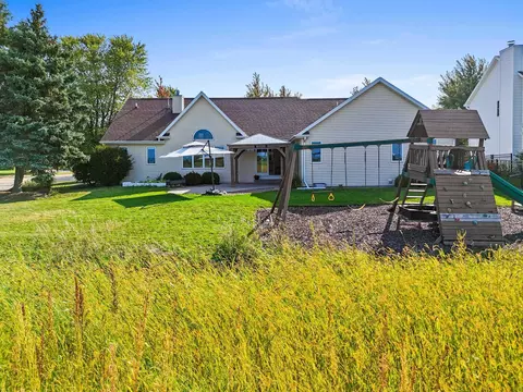 Exterior - 4715 N Brookshire Dr, Appleton, WI 54913 photo 2 of 7