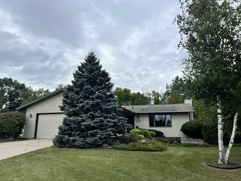 1105 S Ridgeway Ave, Sturgeon Bay, WI 54235
