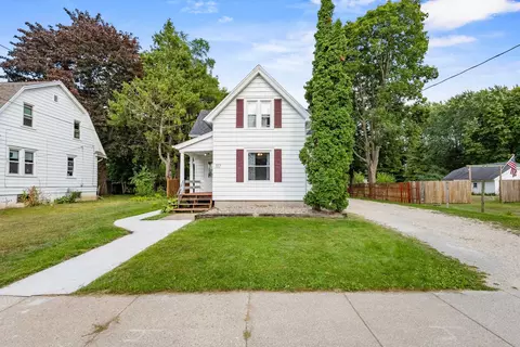 717 4th St, De Pere, WI 54115