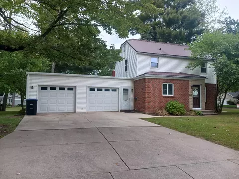 421 E Zingler Ave, Shawano, WI 54166