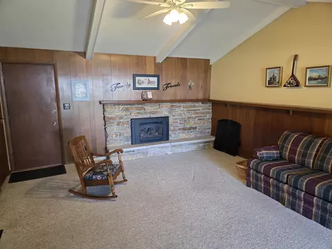 Living - 718 E Lindbergh St, Appleton, WI 54911 photo 4 of 5