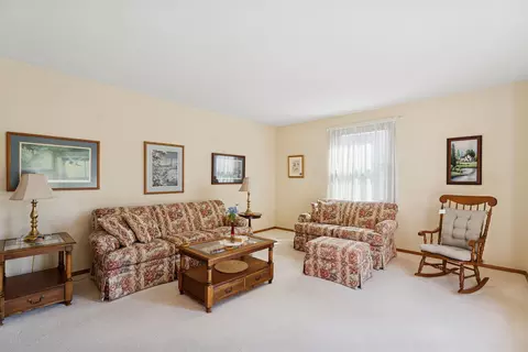 Living - 718 E Lindbergh St, Appleton, WI 54911 photo 2 of 5