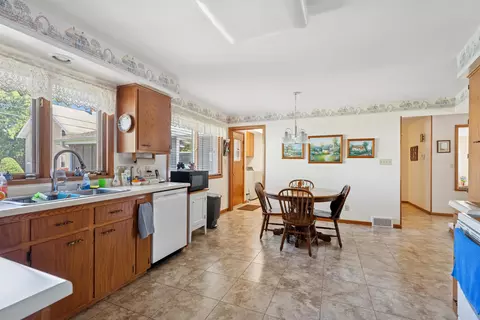 Kitchen - 718 E Lindbergh St, Appleton, WI 54911 photo 3 of 4