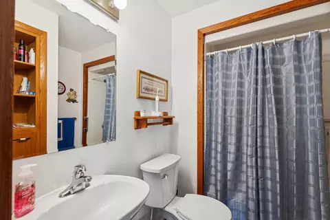 Bath - 718 E Lindbergh St, Appleton, WI 54911 photo 2 of 2