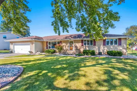1888 Susan Ave, Neenah, WI 54956