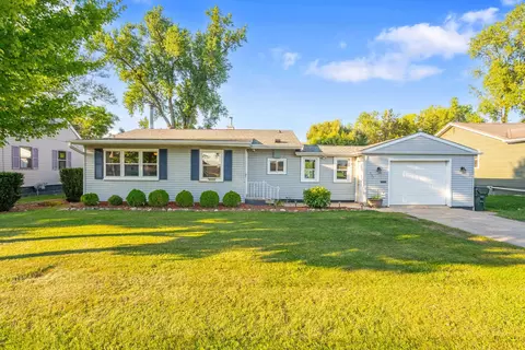 907 W Beacon Ave, New London, WI 54961