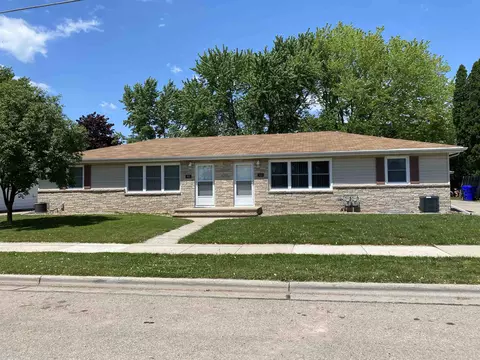 406 E 20th St, Kaukauna, WI 54130