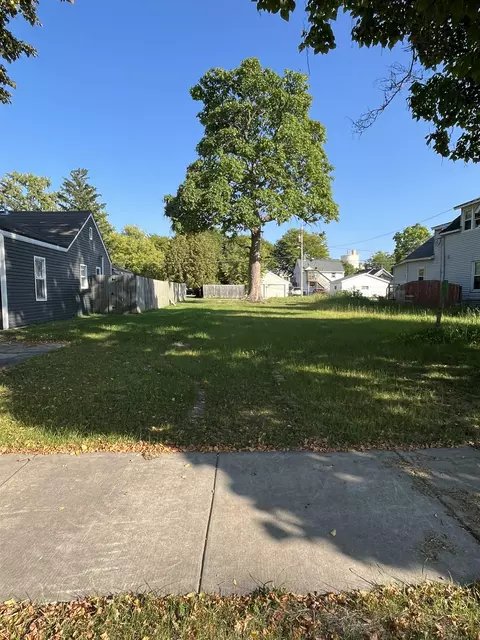 1223 S Chestnut Ave, Green Bay, WI 54304