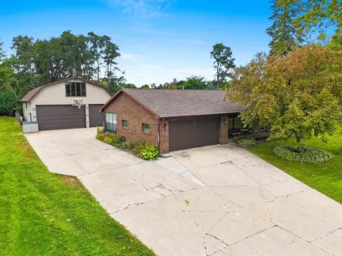 2439 W Point Rd, Green Bay, WI 54304