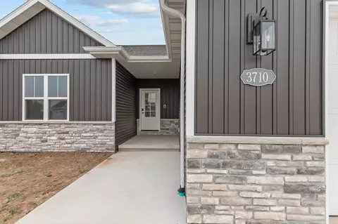 Exterior - 3710 E Callalilly Ln, Appleton, WI 54913 photo 2 of 2