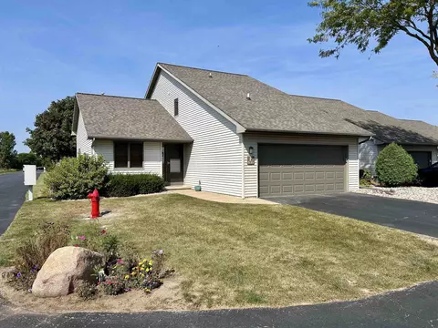 830 E River Dr, De Pere, WI 54115