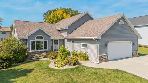 1341 Alpine Ln, Neenah, WI 54956