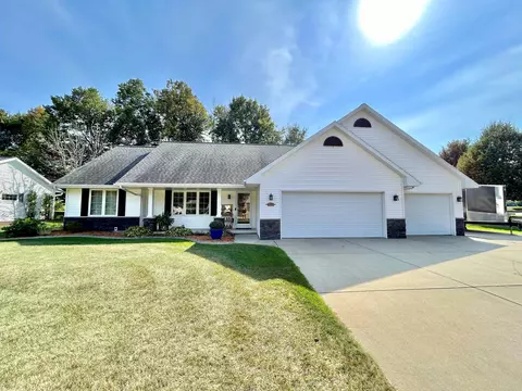 3669 Copper Oak Cir, Howard, WI 54313