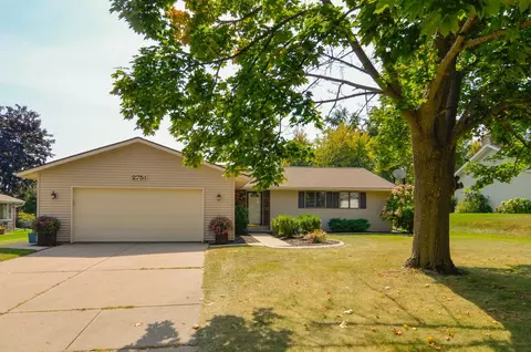 2751 Brookview Dr, Green Bay, WI 54313