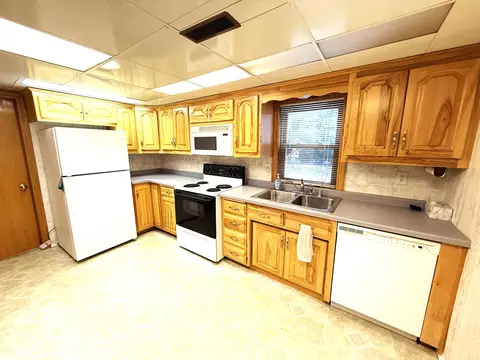 Kitchen - 1734 N Mason St, Appleton, WI 54914 photo 2 of 6