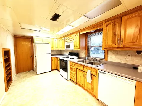 Kitchen - 1734 N Mason St, Appleton, WI 54914 photo 3 of 6