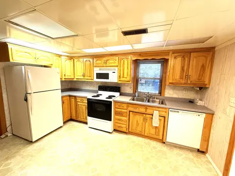 Kitchen - 1734 N Mason St, Appleton, WI 54914 photo 4 of 6