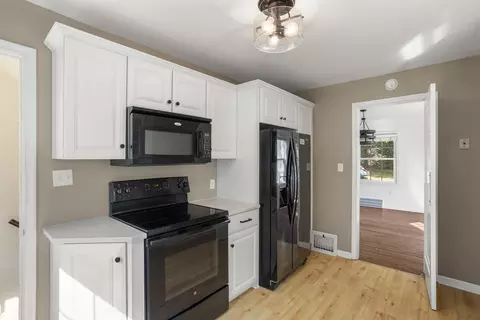 Kitchen - 1429 Lorain Ct, Appleton, WI 54914 photo 2 of 3