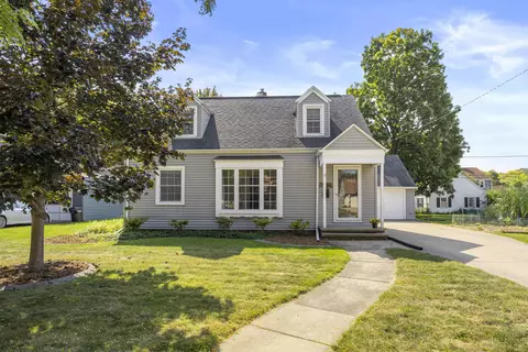 Exterior - 1429 Lorain Ct, Appleton, WI 54914 photo 4 of 6