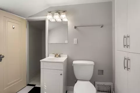 Bath - 1429 Lorain Ct, Appleton, WI 54914 photo 2 of 2