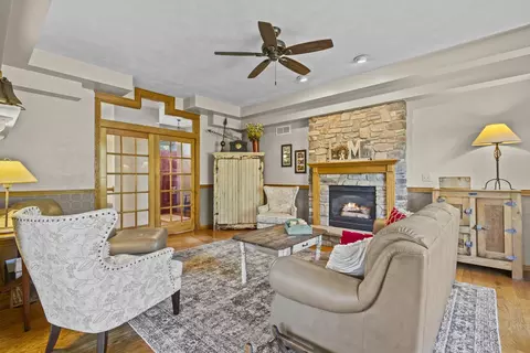 Living - n350 Candlelite Way, Appleton, WI 54915 photo 2 of 10