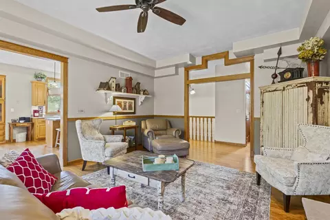 Living - n350 Candlelite Way, Appleton, WI 54915 photo 4 of 10