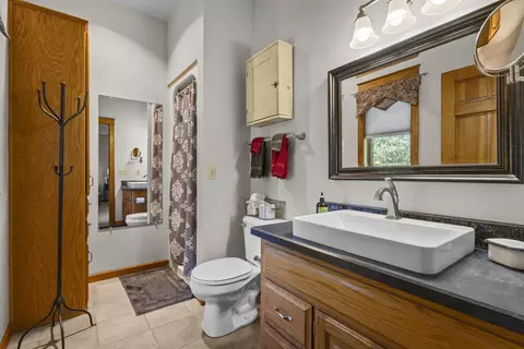 Bath - n350 Candlelite Way, Appleton, WI 54915 photo 2 of 4