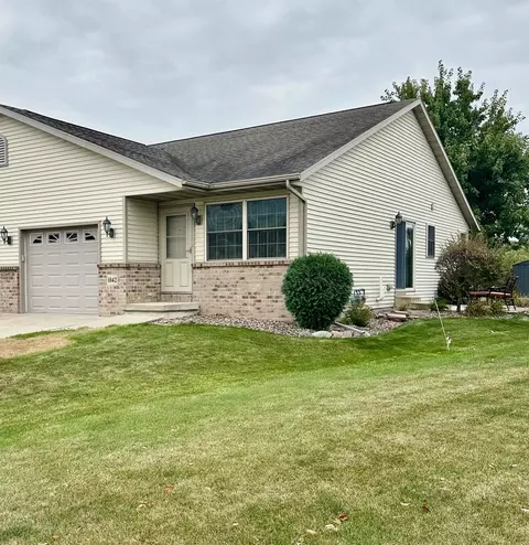 1042 Primrose Ln, Fond Du Lac, WI 54935